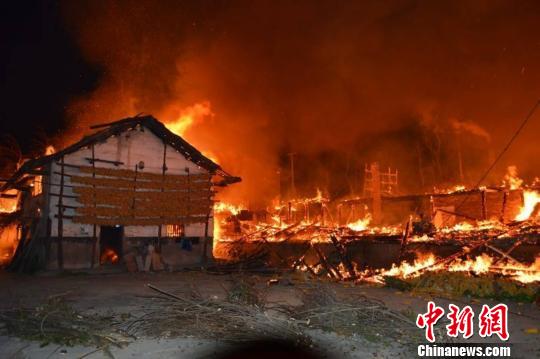 重慶石柱21間民房大火中燒毀13位村民受災（圖）