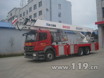 新購(gòu)置的32米云梯消防車(chē)