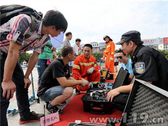 警民交流