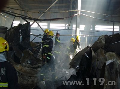 西安南建材城一彩鋼板發(fā)生火災(zāi)