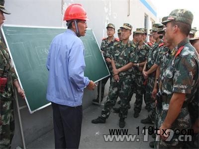 “排兵布陣”進(jìn)行災(zāi)害事故處置演練