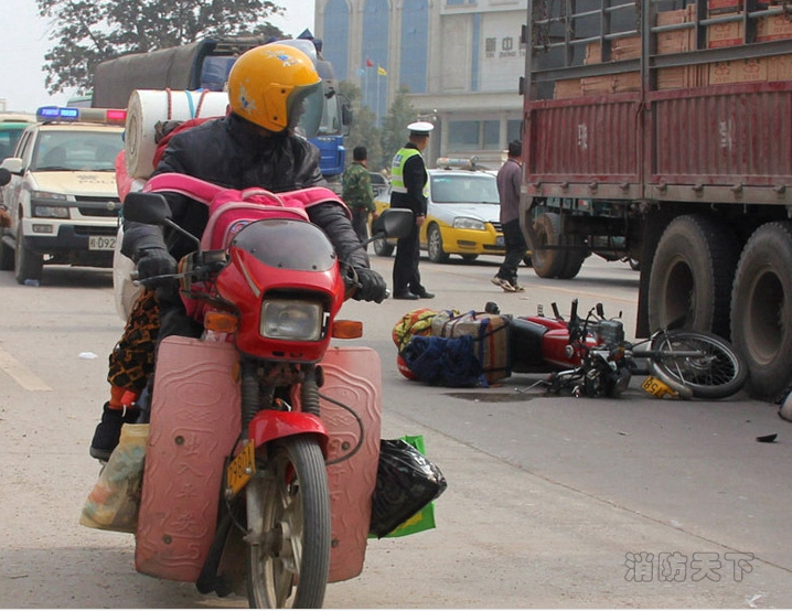 春運(yùn)騎摩托返鄉(xiāng)大軍連發(fā)車(chē)禍