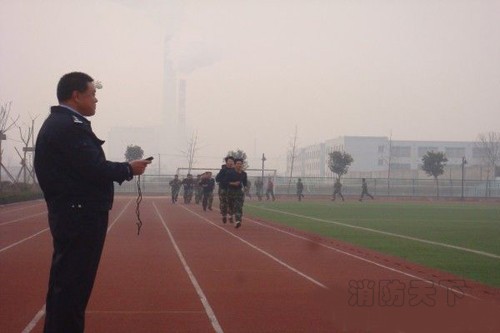 山東日照港消防大隊(duì)掀起冬季練兵熱潮