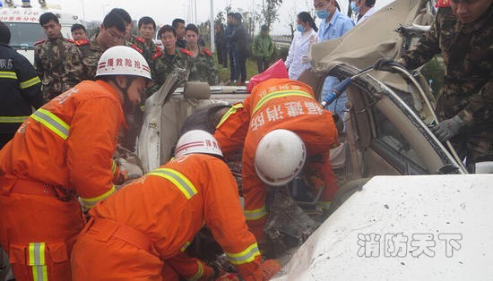 福建泉州發(fā)生貨車(chē)與小車(chē)相撞事故 致四人身亡